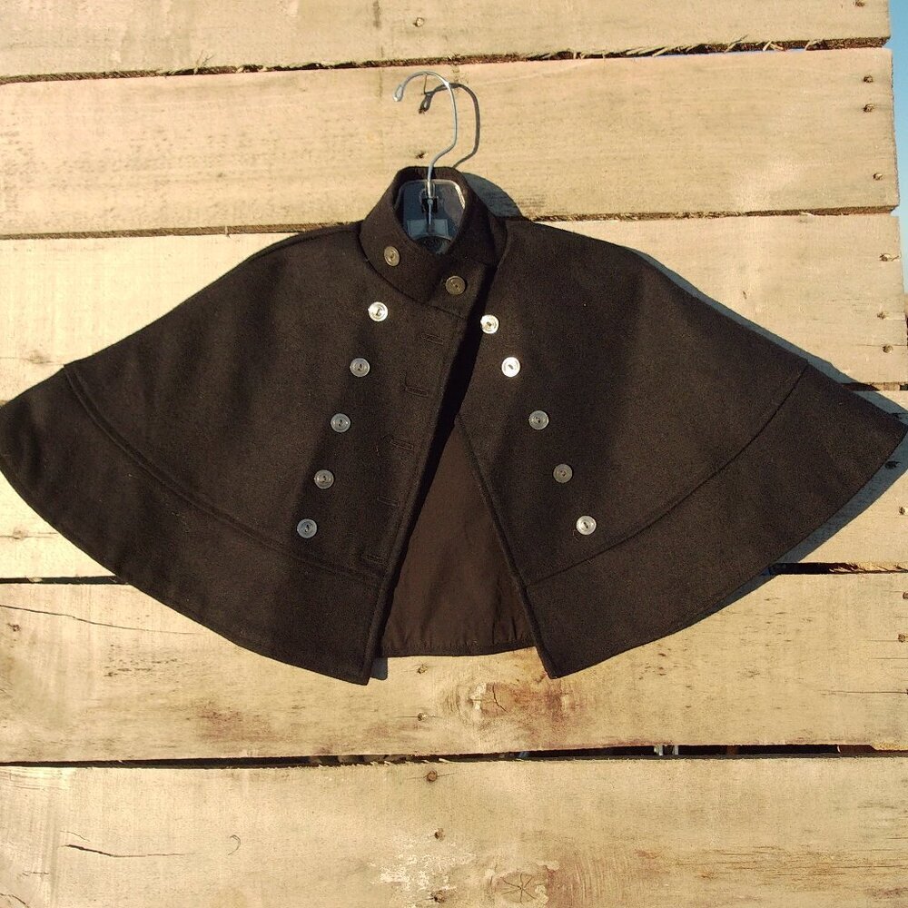 Dagmar Daley Cape, Wool